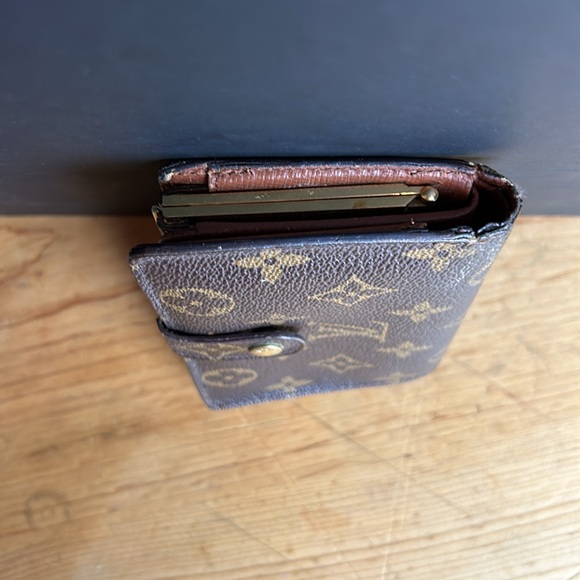 Louis Vuitton Wallet - Picture 4 of 8